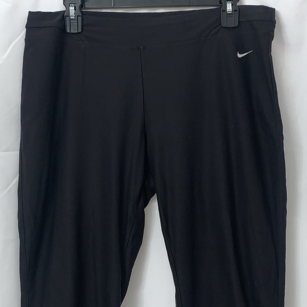 Women’s Nike Dri-Fit Black Cropped Pants Size Large GUC - Picture 2 of 6